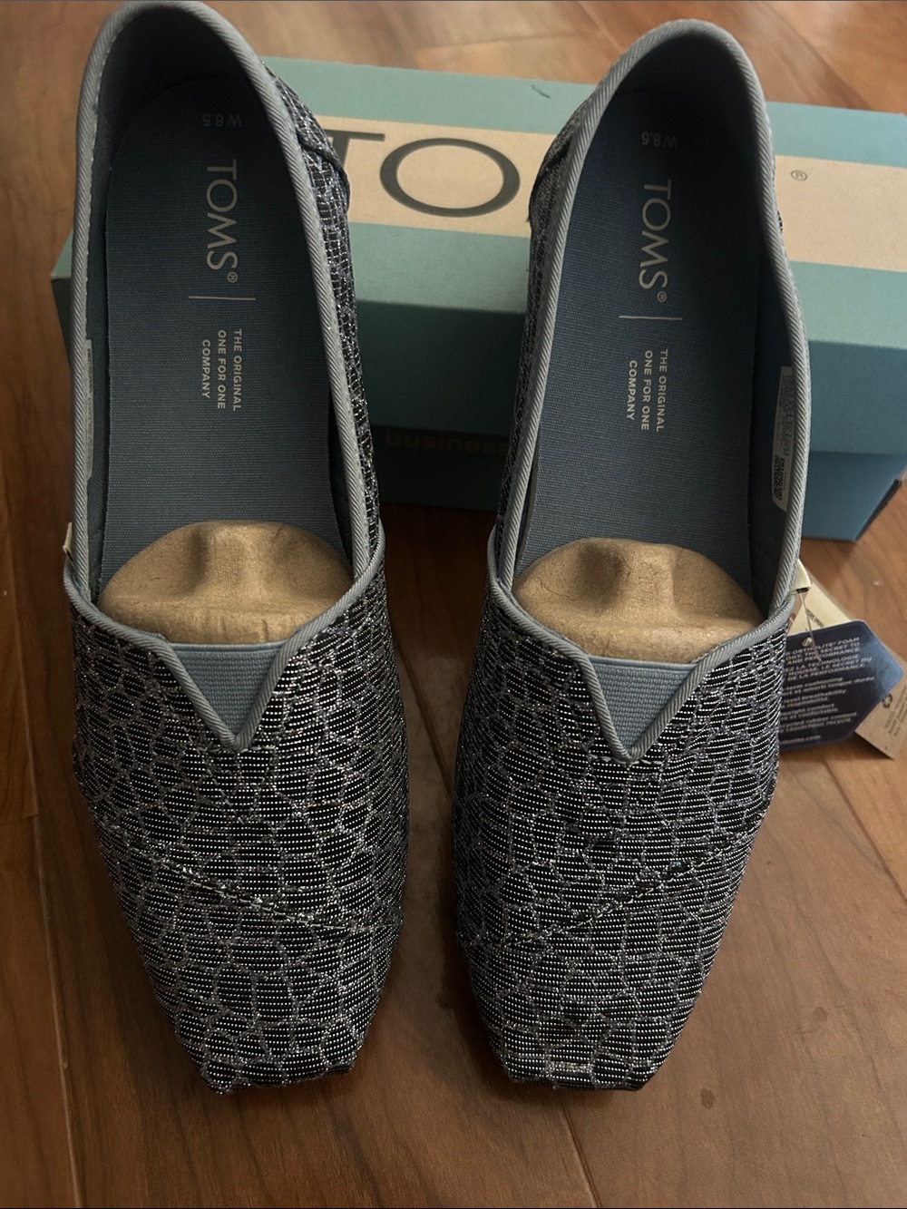 TOMS Women's Slip-On Loafers in Black and Light Blue 8.5 NIB - Picture 2 of 6